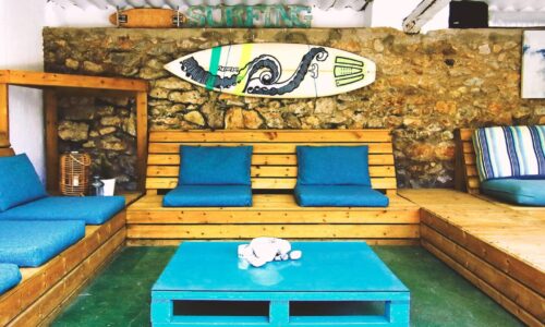 SURF HOUSE IN LOREDO – LA CURVA